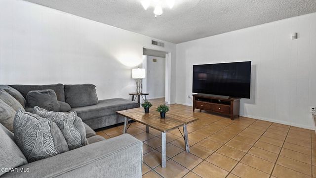 6612 CAMINO FUENTE Drive, El Paso, TX 79912