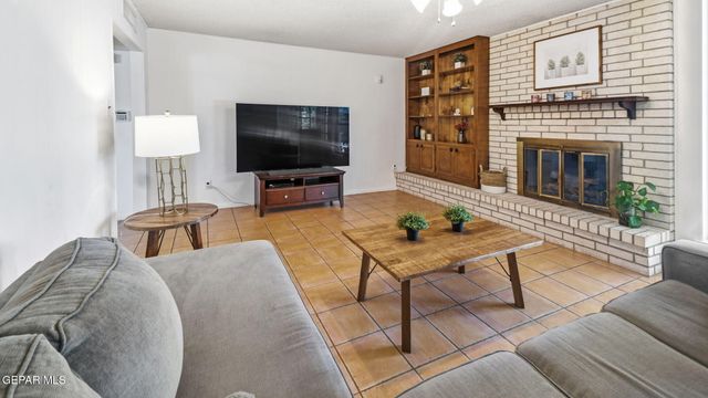 6612 CAMINO FUENTE Drive, El Paso, TX 79912