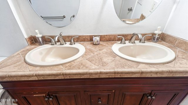 6612 CAMINO FUENTE Drive, El Paso, TX 79912