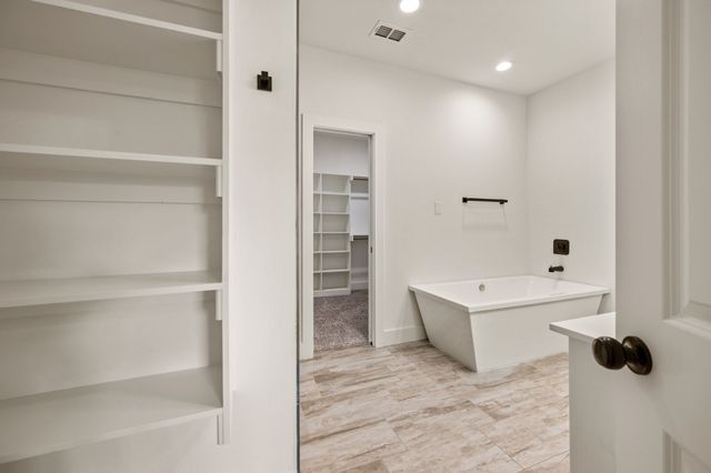 4912 Ridglea Lane, Fort Worth, TX 76116