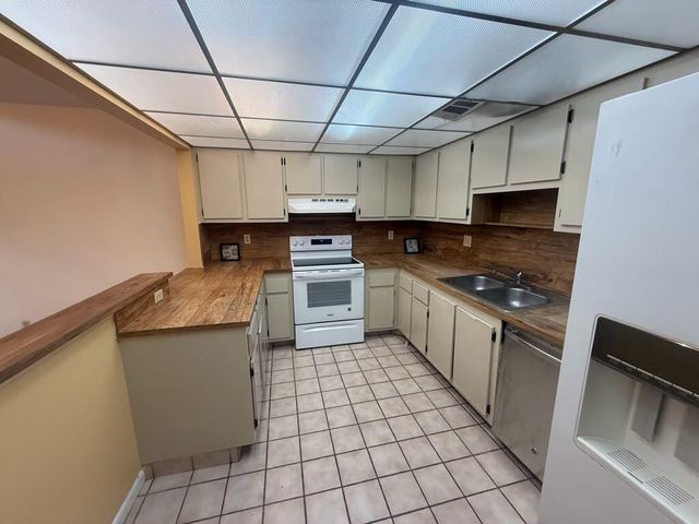 5006 S University Drive, Davie, FL 33328