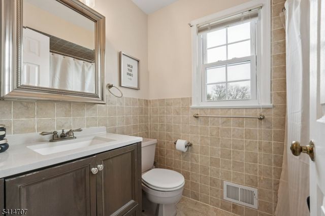 580 Heritage Rd, Long Hill Twp., NJ 07946