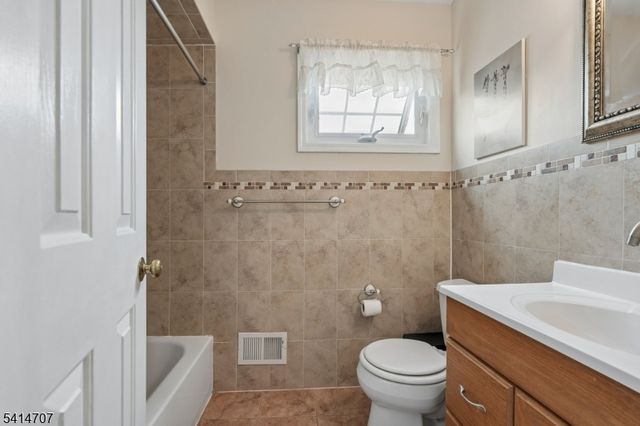 580 Heritage Rd, Long Hill Twp., NJ 07946