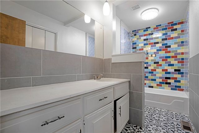 1002 N Hall Avenue, Fayetteville, AR 72701