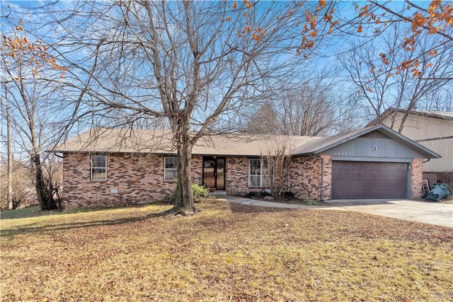 1002 N Hall Avenue, Fayetteville, AR 72701