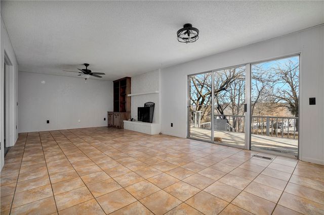 1002 N Hall Avenue, Fayetteville, AR 72701