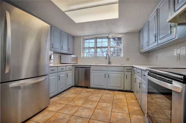 1002 N Hall Avenue, Fayetteville, AR 72701