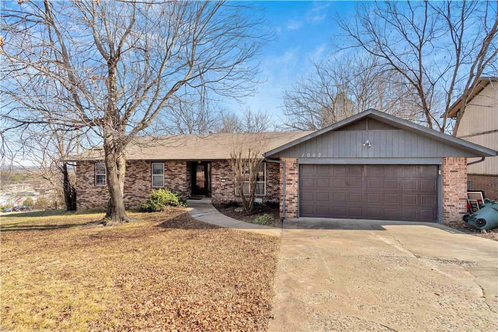 1002 N Hall Avenue, Fayetteville, AR 72701