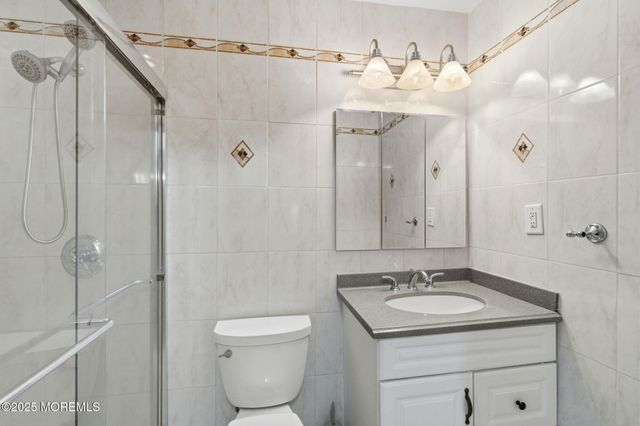 51 Malibu Court, Old Bridge, NJ 08857