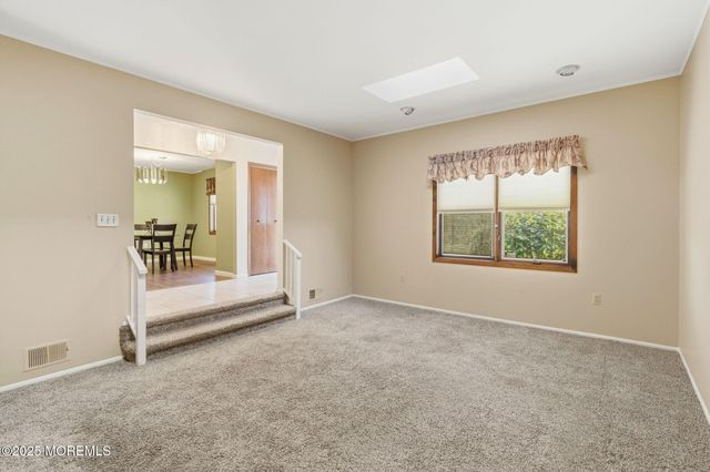 51 Malibu Court, Old Bridge, NJ 08857