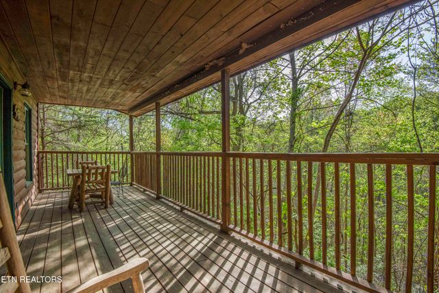 906 Lowe Valley Drive, Sevierville, TN 37862