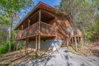 906 Lowe Valley Drive, Sevierville, TN 37862