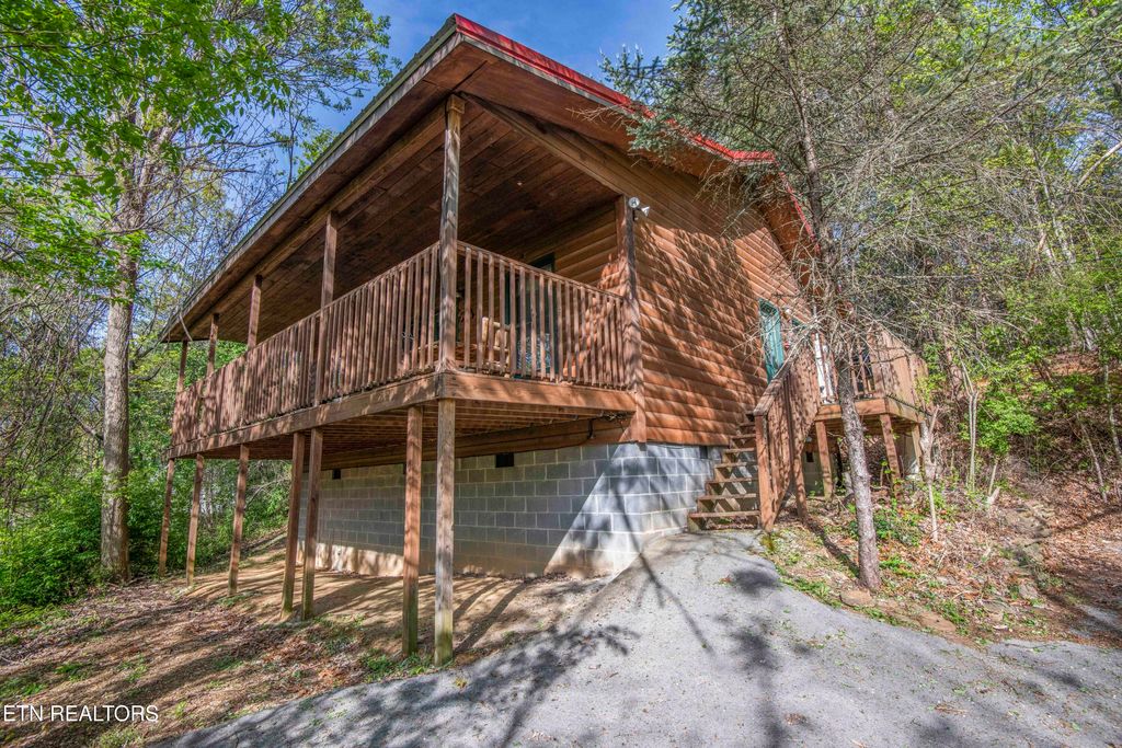 906 Lowe Valley Drive, Sevierville, TN 37862