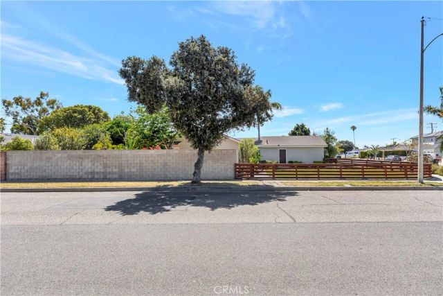 5702 Riviera Drive, Huntington Beach, CA 92647