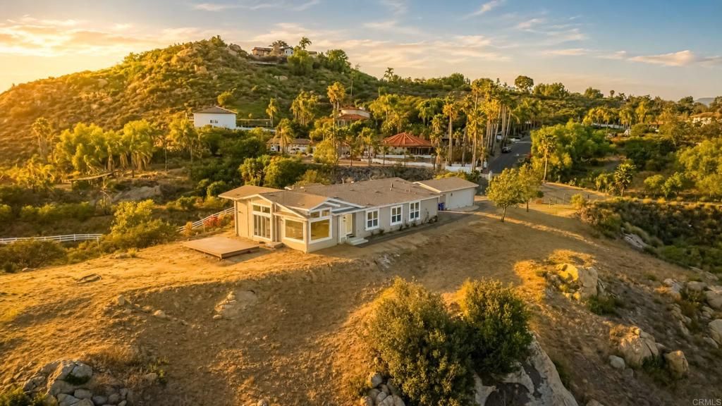 Image 1 of property listing at 30663 Camino De Las Lomas, Escondido, CA 92026