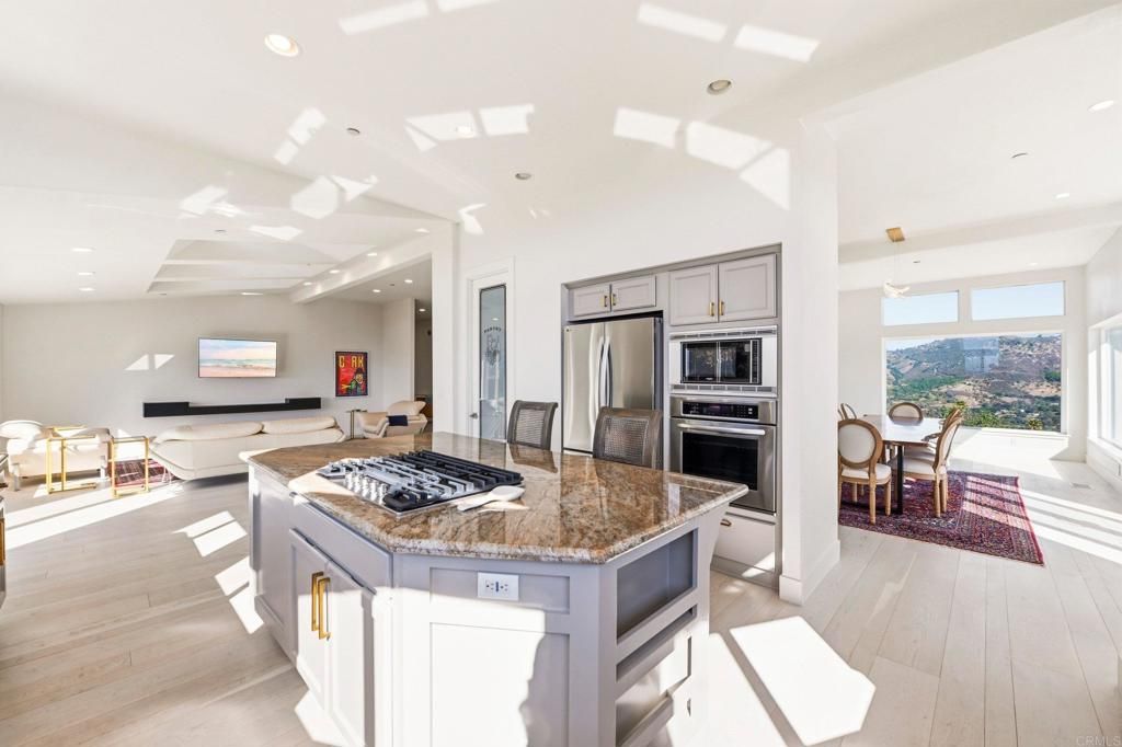 Image 14 of property listing at 30663 Camino De Las Lomas, Escondido, CA 92026