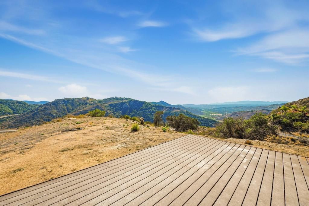 Image 3 of property listing at 30663 Camino De Las Lomas, Escondido, CA 92026