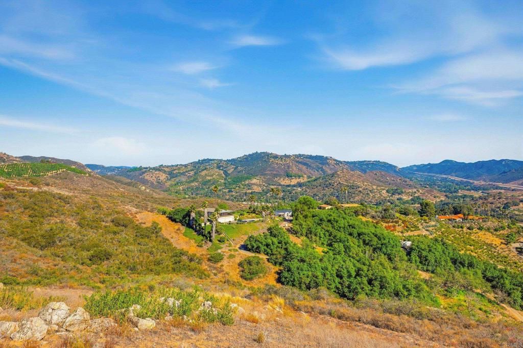 Image 34 of property listing at 30663 Camino De Las Lomas, Escondido, CA 92026