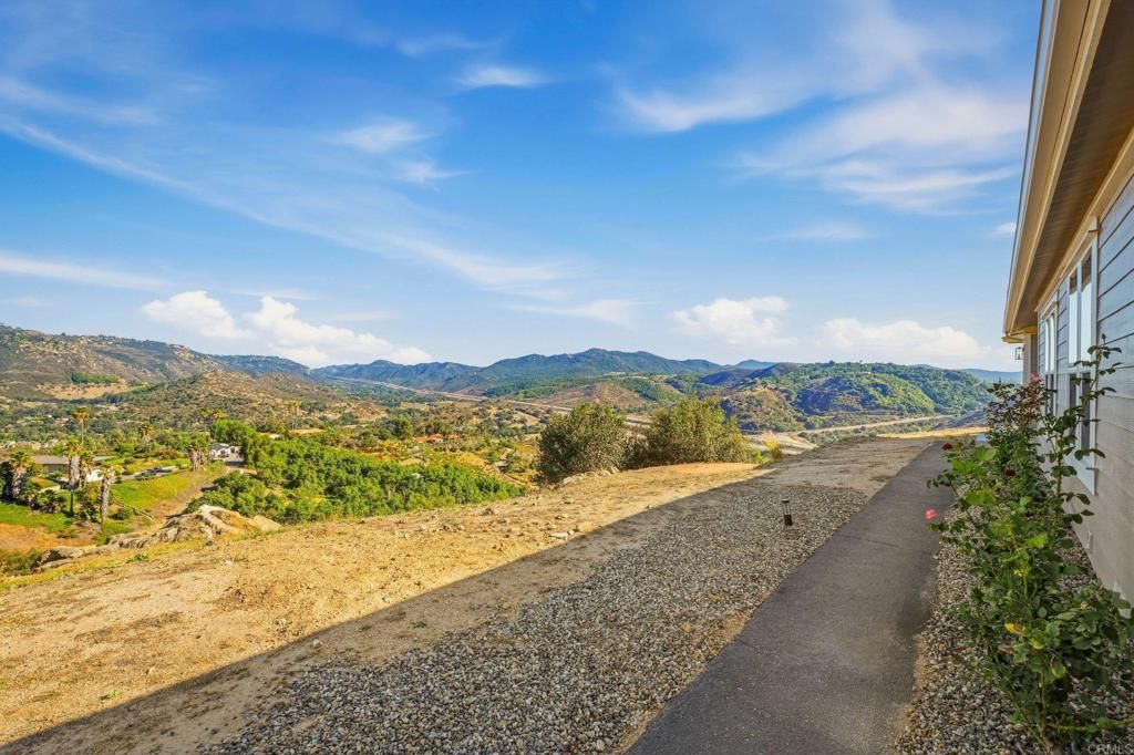 Image 35 of property listing at 30663 Camino De Las Lomas, Escondido, CA 92026