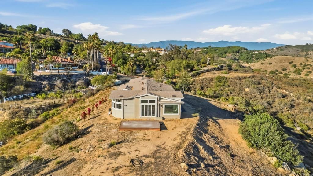 Image 37 of property listing at 30663 Camino De Las Lomas, Escondido, CA 92026