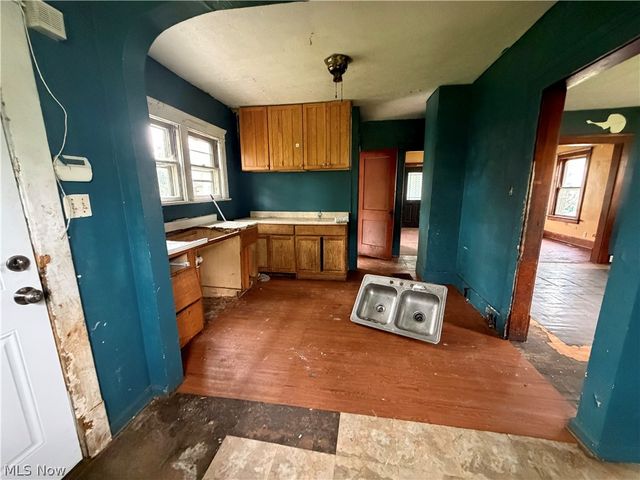 235 Iddings Avenue SE, Warren, OH 44483