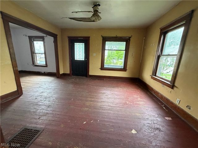 235 Iddings Avenue SE, Warren, OH 44483