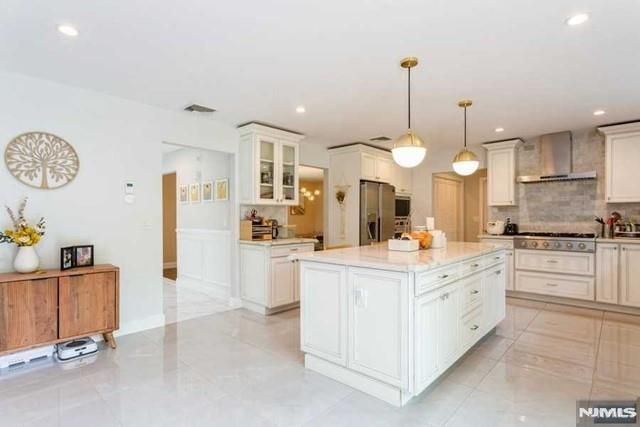 18 Cedar Court, Closter, NJ 07624