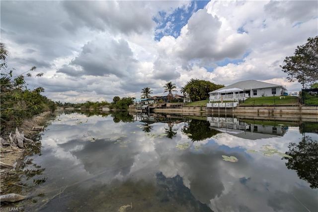 2605 NE 20th PL, Cape Coral, FL 33909