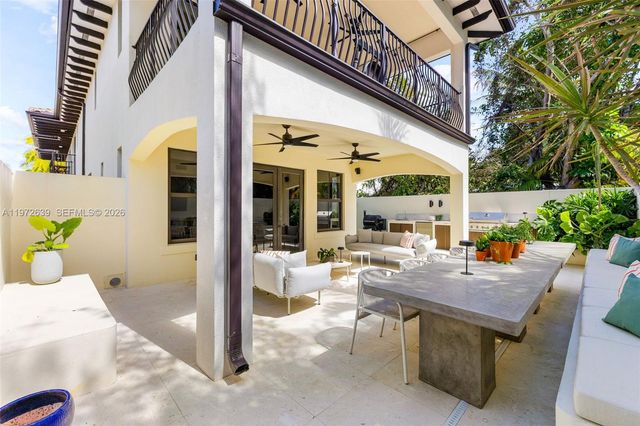 3020 Mcdonald St 22, Miami, FL 33133