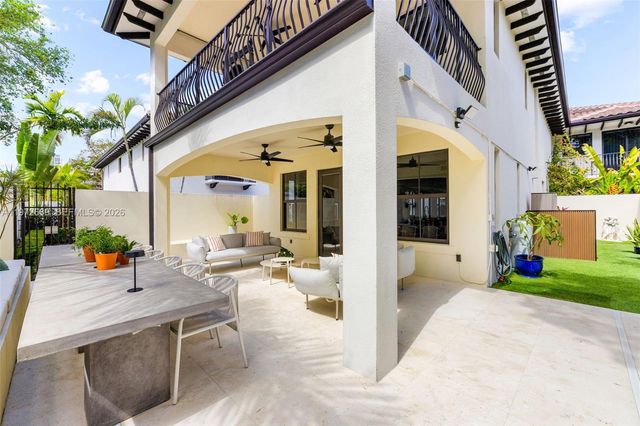 3020 Mcdonald St 22, Miami, FL 33133