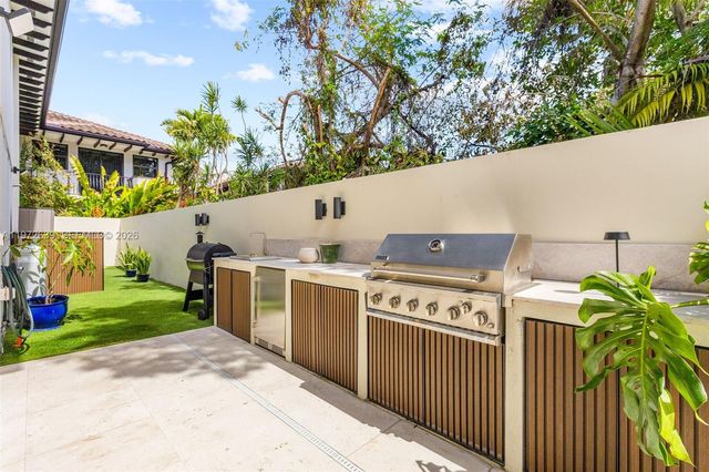 3020 Mcdonald St 22, Miami, FL 33133