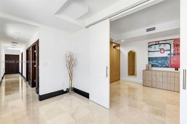 3020 Mcdonald St 22, Miami, FL 33133