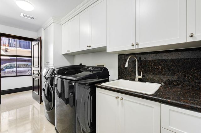 3020 Mcdonald St 22, Miami, FL 33133