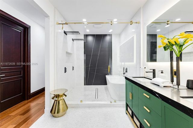 3020 Mcdonald St 22, Miami, FL 33133