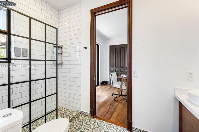 3020 Mcdonald St 22, Miami, FL 33133