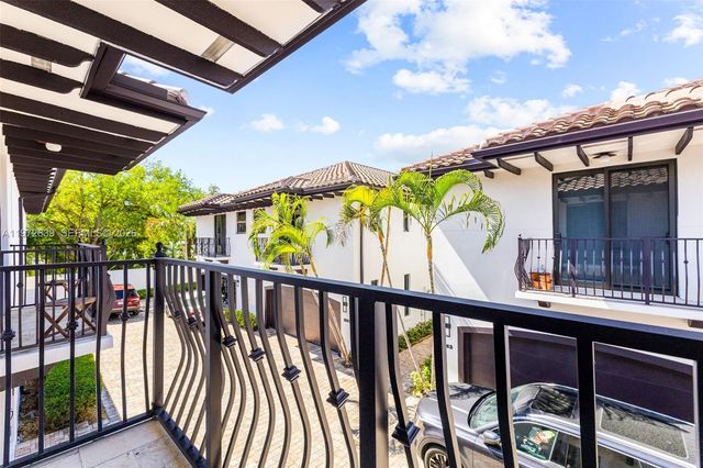 3020 Mcdonald St 22, Miami, FL 33133