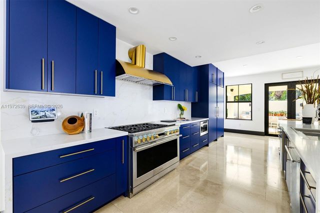 3020 Mcdonald St 22, Miami, FL 33133