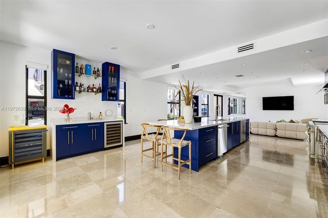 3020 Mcdonald St 22, Miami, FL 33133