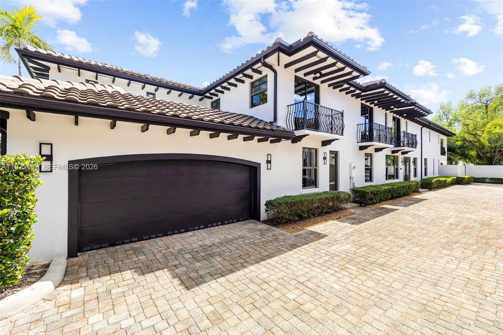 3020 Mcdonald St 22, Miami, FL 33133