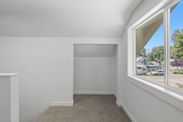 2803 E Hartson Ave, Spokane, WA 99202