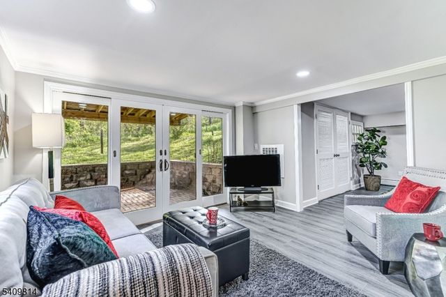 4 E Washington St, Frenchtown Boro, NJ 08825