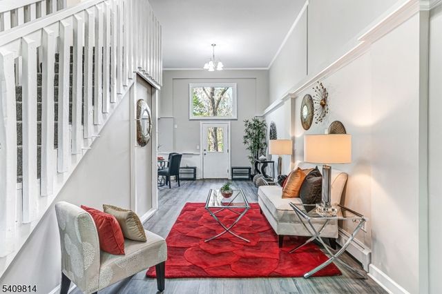 4 E Washington St, Frenchtown Boro, NJ 08825