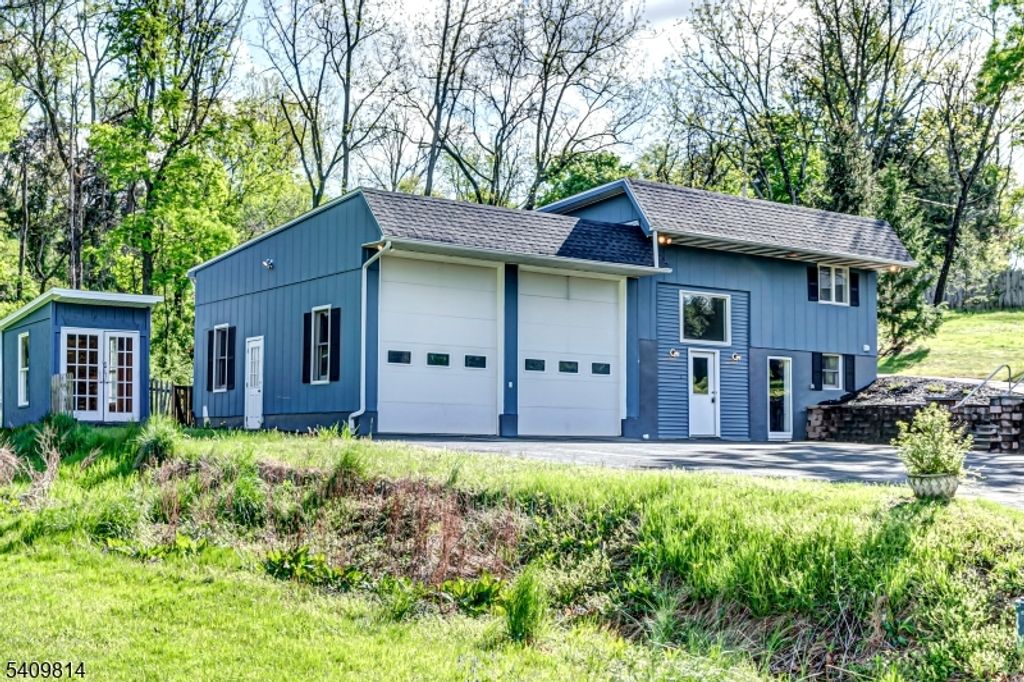 4 E Washington St, Frenchtown Boro, NJ 08825