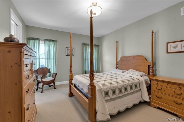 35 Raine Drive, Amherst, NY 14221