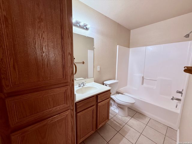 1035 Helen Dr # B, New Braunfels, TX 78130