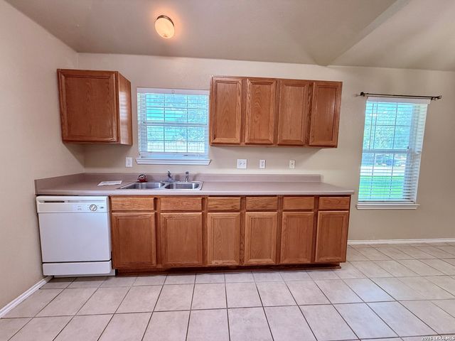 1035 Helen Dr # B, New Braunfels, TX 78130