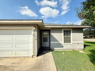 1035 Helen Dr # B, New Braunfels, TX 78130