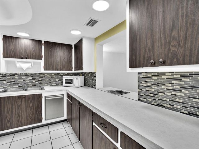 19174 Bobolink Drive, Hialeah, FL 33015