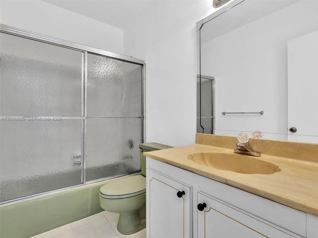 19174 Bobolink Drive, Hialeah, FL 33015