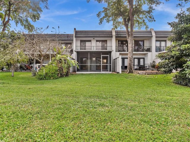 19174 Bobolink Drive, Hialeah, FL 33015